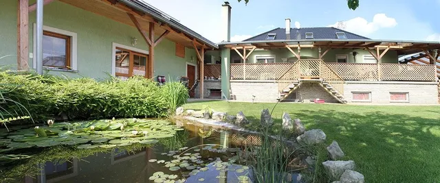 Bo-Ni Cottage and Shakes