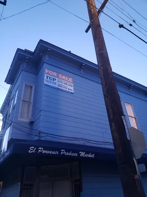 El Porvenir Produce Market