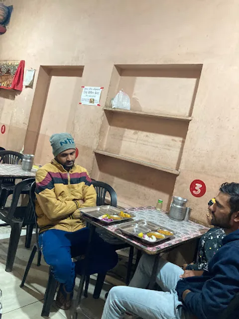 Anand Pavitra Bhojnalaya