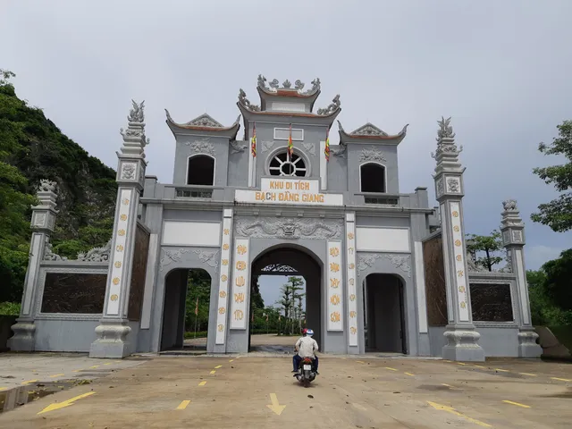 Relic of Victory on Bạch Đằng River