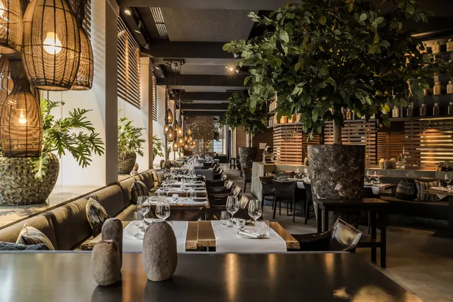 AURA 800° Grill & Bar
