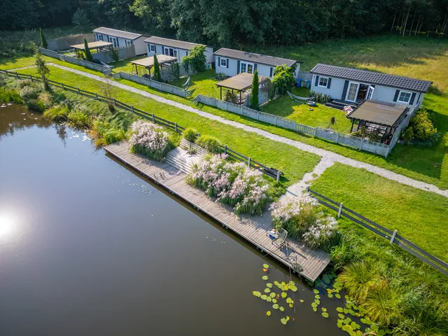 Domki drewniane na Spławiu nad morzem