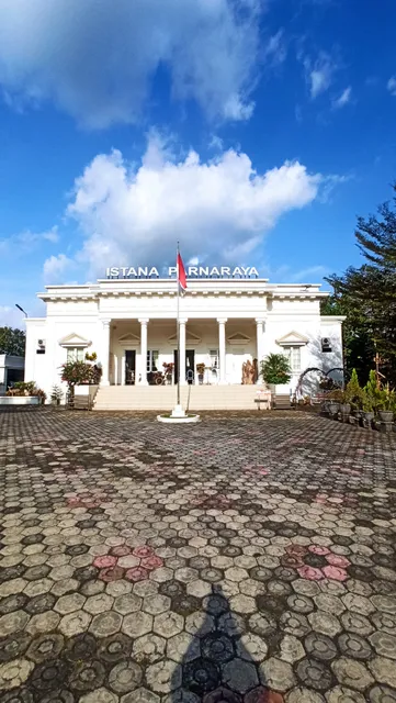 Parnaraya Palace