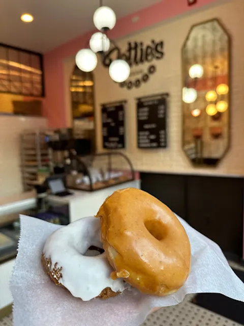 Dottie’s Donuts