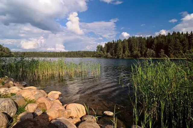 Ozero Uzhin
