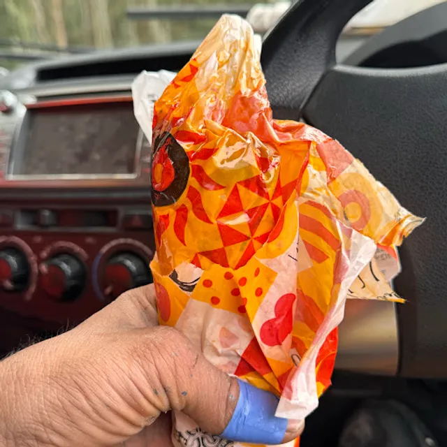 Oporto Kotara Drive Thru