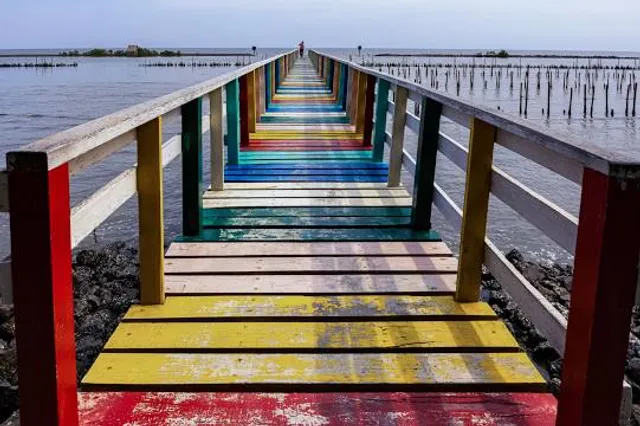 Rak Thale Bangkhunthian Bridge