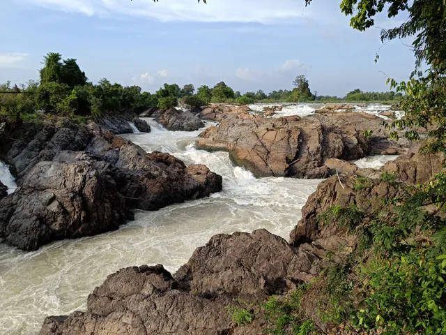 Li Phi Somphamit Waterfalls