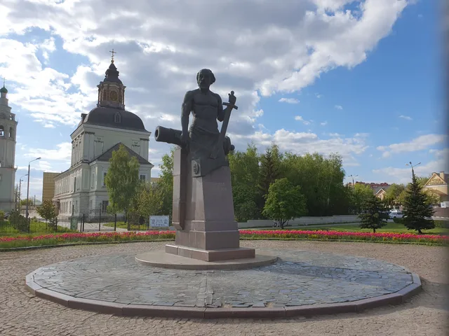 Pamyatnik Nikite Demidovu