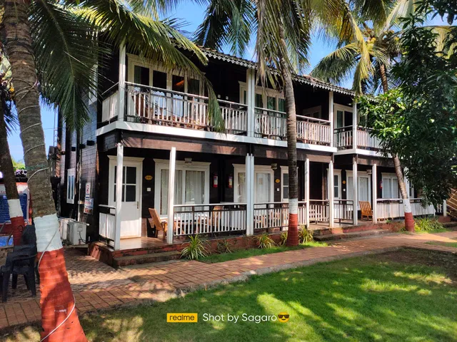 CASA SEAESTA BEACH COTTAGES & SUITES