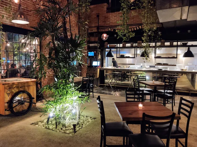 Mu. Burgerhouse Nichupté | Hamburguesería Cancún