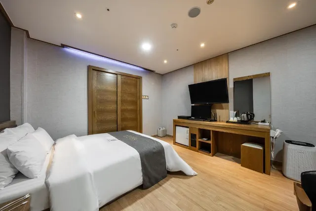 Golden Business Hotel