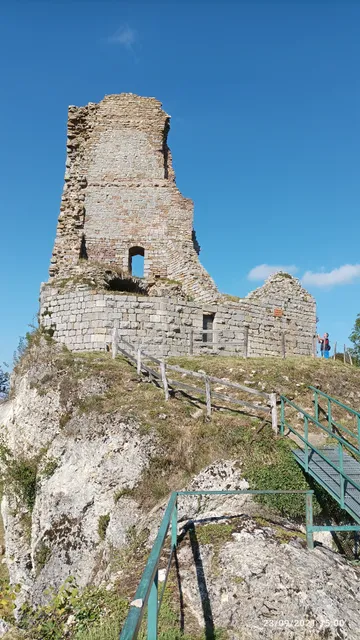 Vestiges Château médiéval de Montfaucon