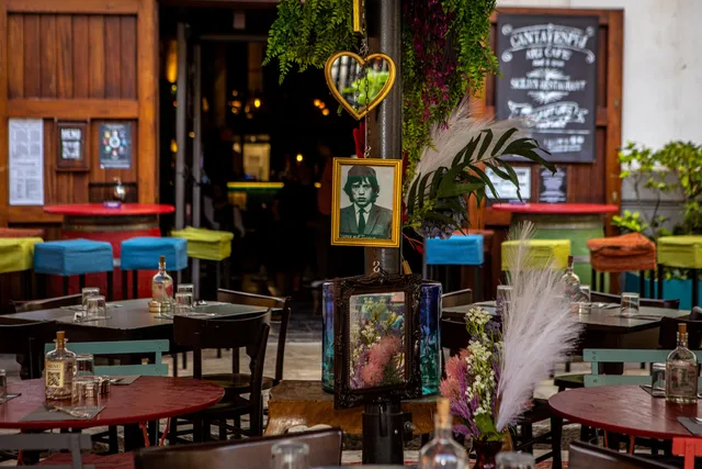 Cantavespri Wines and Vinyls