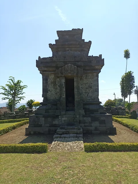 Pringapus Temple