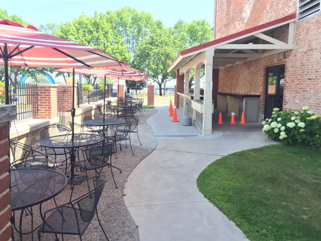 Murray's Irish Pub & Grill