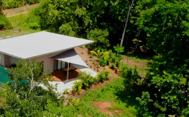 Arbol de vida lodge . modern tropical villas close to the beach and on the edge of the national park.