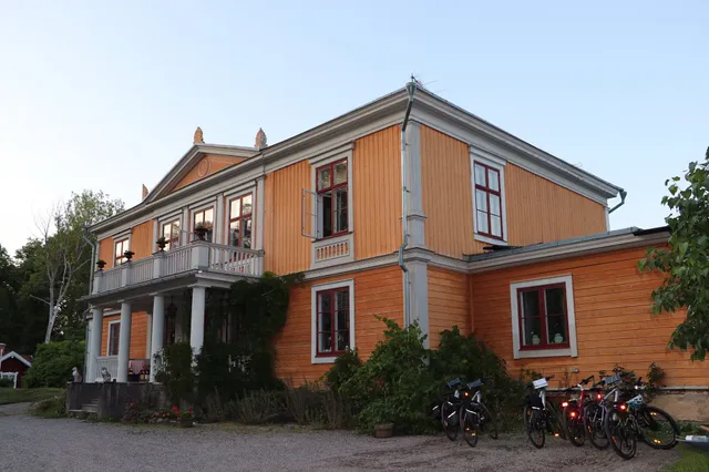 Mälby Säteri B&B