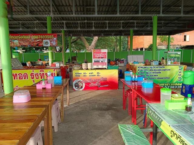 ก๋วยเตี๋ยวหมูเลียง เจ้เพลิน