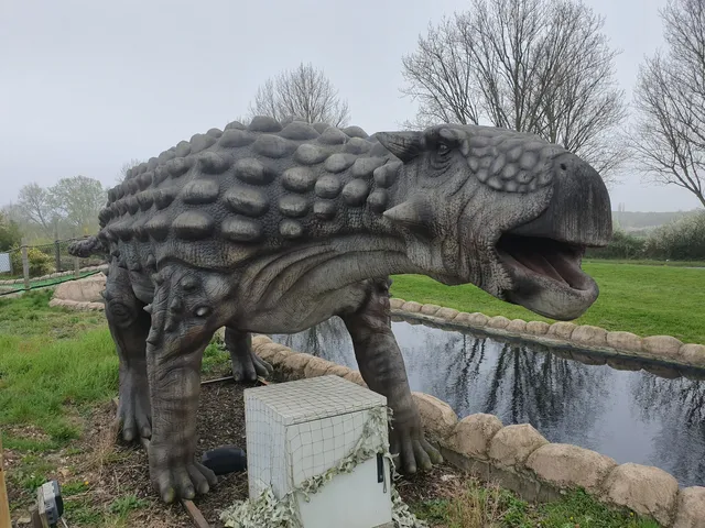 Dinosaur Escape Adventure Golf