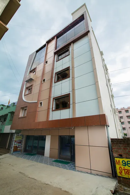 Hotel L N International