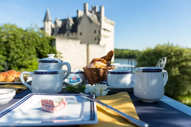 Logis Hôtel Le Bussy à Montsoreau en Val de Loire-Anjou-Touraine