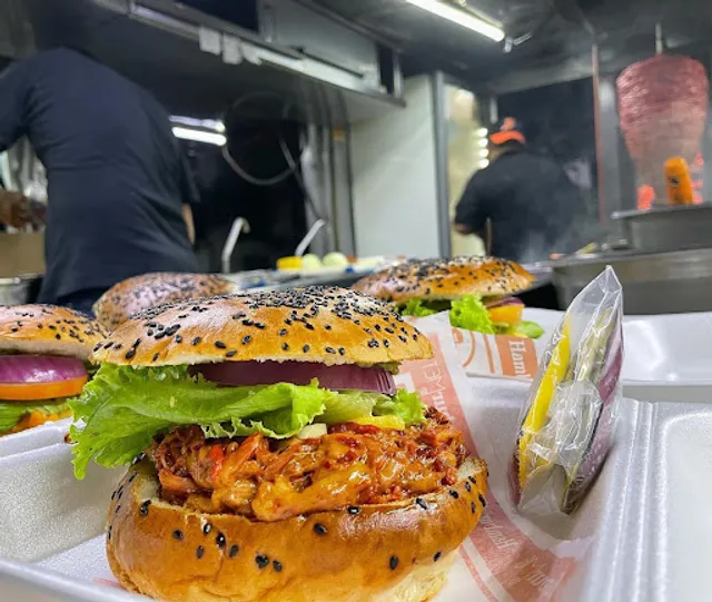 Hamburmet Foodtruck Suc. Av. Central
