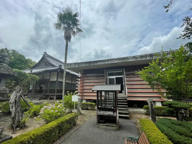 Chinzeiminobusanhonbutsu Temple