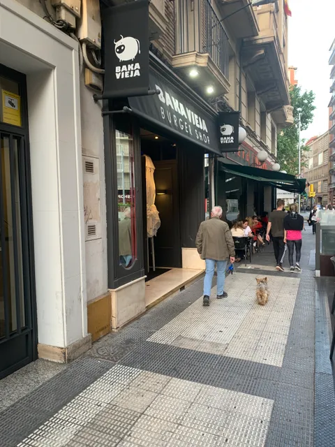 Baka Vieja Burger Shop