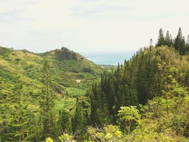 Hauʻula Loop Trail