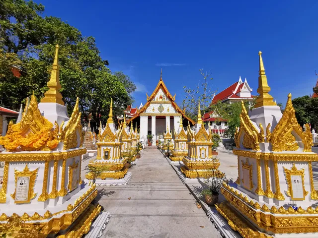Wat Khien Khet Phra Aram Luang