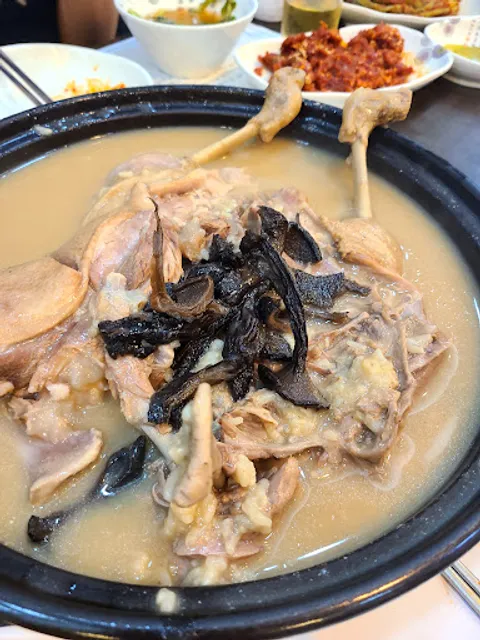 유대경능이누룽지닭오리백숙