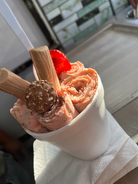 Tropikaleo Ice Cream Rolls