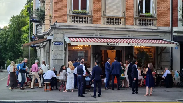 Maison 33 Cafe & Bistro