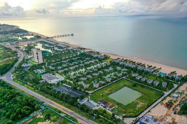 Hamptons Pier (Cầu ngắm biển)