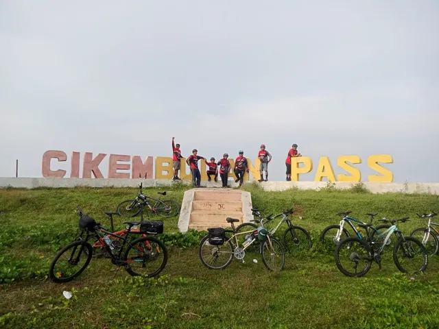 Cikembulan Pass