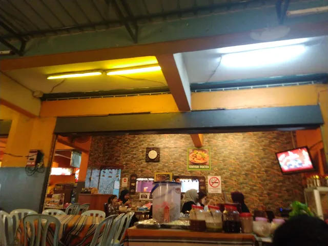 Azura Tomyam (Nasi Goreng Udang galah)