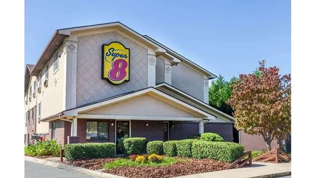 Super 8 by Wyndham Charlotte/Amusement Park Area