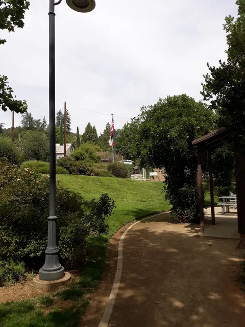 Mariposa Creek Parkway