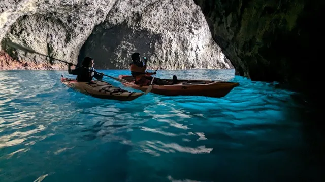 BLUE HOLIC Sea Kayak St. 青の洞窟ツアー