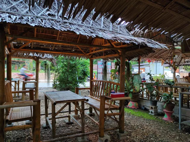 NumNgern Coffee & Restaurant