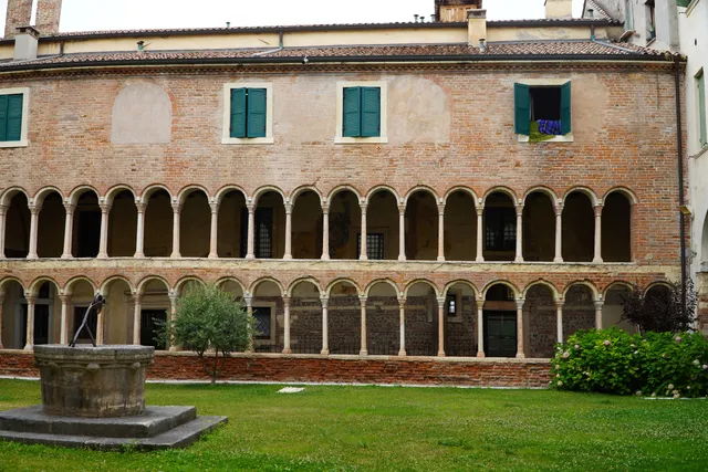 Chiostro dei Canonici
