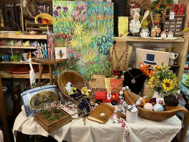 The Artist's Loft Gifts & Antiques