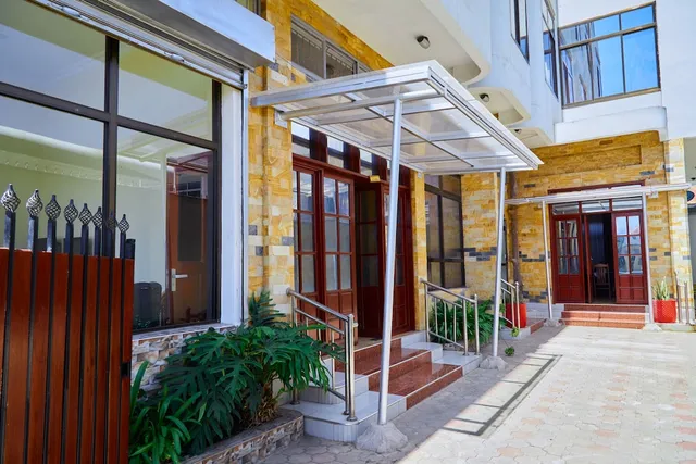 Kili Crane lodge Arusha