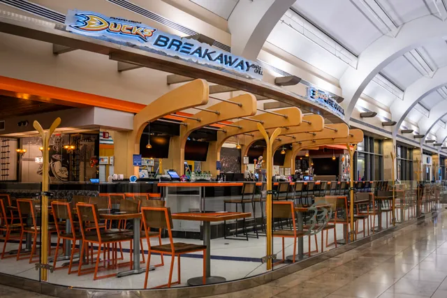 Ducks Breakaway Bar & Grill