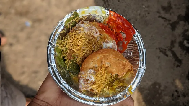 Vishnu Maharaj kachori Gilawada (Manish)