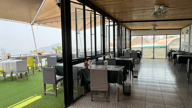 Uncle Tom's Pizzeria