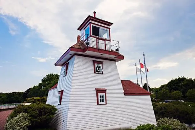 Fort Point Lighthouse Interpretive Centre & Park