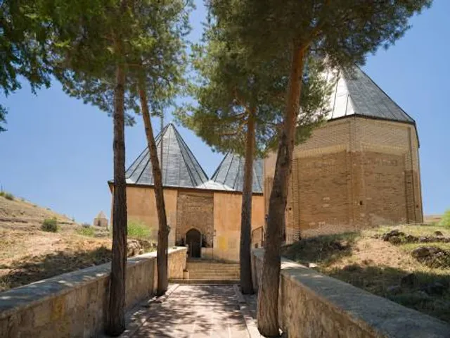 Sultan Melik Türbesi