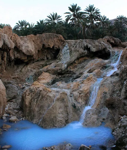 چشمه آبگرم گنو